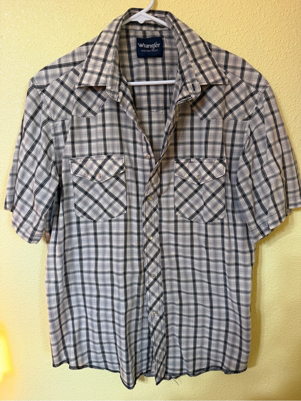 Wrangler Men’s Short-Sleeve Plaid Button-Down Shirt - White & Black Pearl Snap